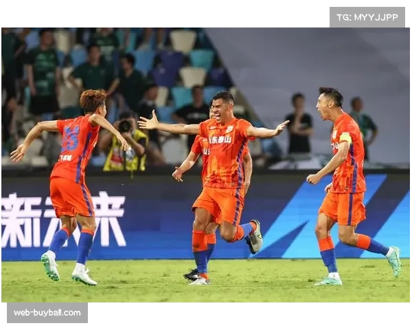 欧冠主题曲响彻全场 球迷文化成为比赛亮点